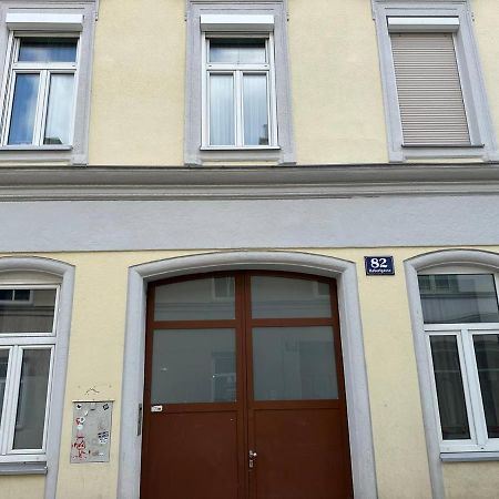 Cozy 8-Person Home In Vienna Located At Haberlgasse 82 N1 외부 사진